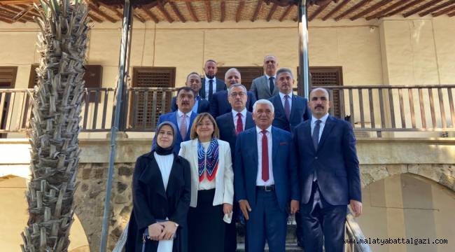 BAŞKAN GÜRKAN KIBRIS'TA COŞKUYLA KARŞILANDI