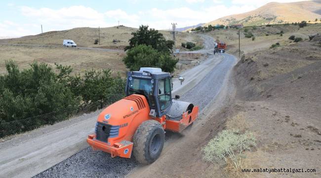 BATTALGAZİ BELEDİYESİ'NDEN 10 KİLOMETRELİK SATHİ KAPLAMA ÇALIŞMASI ÜZÜMLÜ MAHALLESİ'NİN YOL SORUNU ÇÖZÜLDÜ