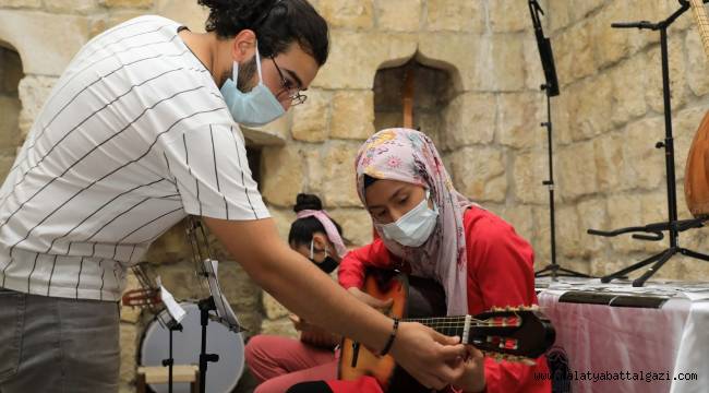 BATTALGAZİ BELEDİYESİ'NİN KÜLTÜR SANAT KURSLARI YOĞUN İLGİ GÖRÜYOR