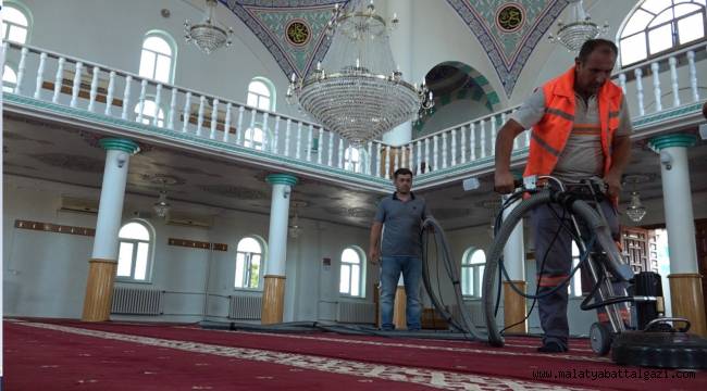 Büyükşehir, ibadethanelerde dezenfektan ve temizlik yapıyor