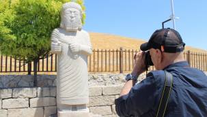 FOTOĞRAFSEVERLER, BATTALGAZİ'DEKİ TARİHİ MEKANLARI GEZDİ