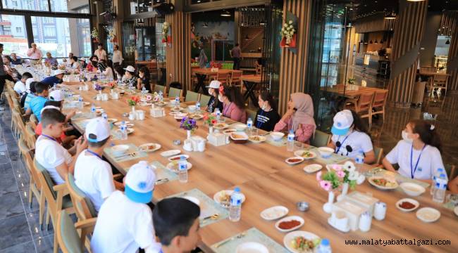 ÖĞRENCİLER BATTALGAZİ'DE TARİHİ YOLCULUĞA ÇIKTI