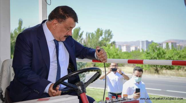 ALTINKAYISI BULVARI'NDA YOL ÇİZGİ VE İŞARETLEMELERİ YAPILDI