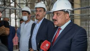 BAŞKAN GÜRKAN, YENİ CAMİDE DEVAM EDEN RESTORASYON ÇALIŞMALARINI İNCELEDİ