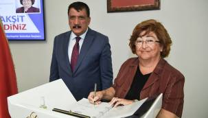 AK Parti Genel Başkan Danışmanı Güldal Akşit ve beraberindeki heyeti kabul eden Başkan Gürkan,