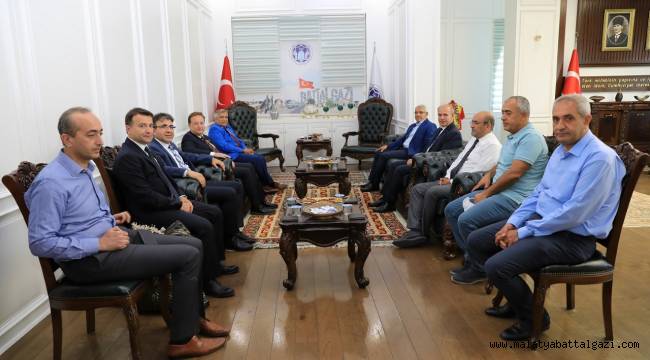 BAŞKAN GÜDER, BALIKESİR'DEN GELEN MİSAFİRLERİ TARİHİ MEKANLARDA AĞIRLADI