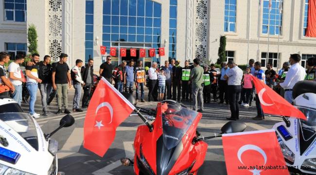 BATTALGAZİ'DE MOTOSİKLET KORTEJLİ ZAFER BAYRAMI KUTLAMASI