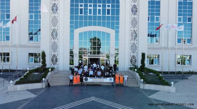 DÜŞÜNEN GENÇLER TOPLULUĞU, BATTALGAZİ'DE FARKINDALIK OLUŞTURDU