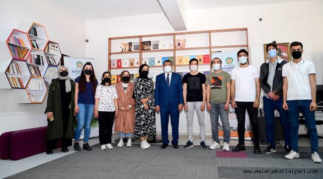  ÜNİVERSİTE ÖĞRENCİLERİ İÇİN ÇAĞRI HATTI