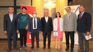 BAŞKAN GÜDER, TEKNOFEST'TE DERECEYE GİREN ÖĞRENCİLERLE BULUŞTU