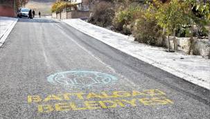 BATTALGAZİ BELEDİYESİ ASFALTSIZ YOL BIRAKMAMA ADINA KARARLI İLERLİYOR