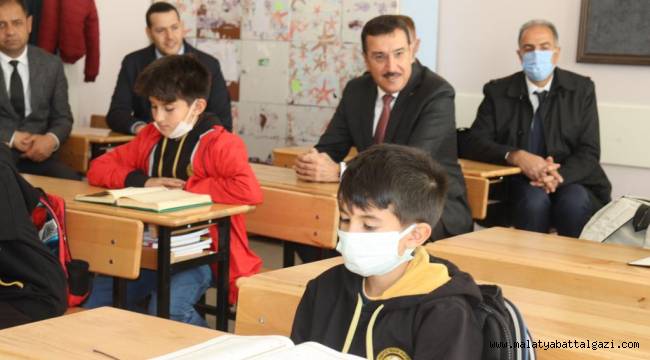 "Gelecek, eğitimcilerimizin elinde şekillenecektir"