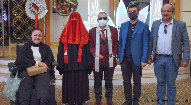 GÖRME ENGELLİ ÇİFTİN EN MUTLU GÜNÜ