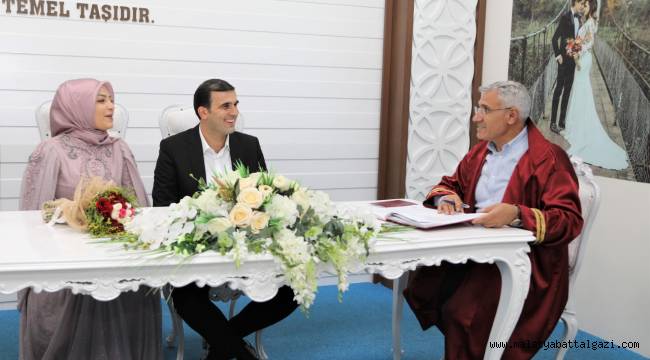 BATTALGAZİ'DE 2021 YILINDA 1058 ÇİFT EVLİLİĞE "EVET" DEDİ