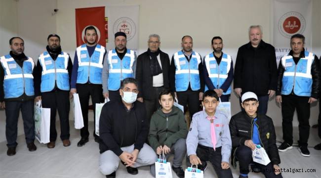 BAŞKAN GÜDER'DEN ÖĞRENCİLERE ALTIN ÖĞÜTLER