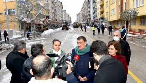 KAR TEMİZLEME ÇALIŞMALARINI YERİNDE İNCELEYEN BAŞKAN GÜRKAN,