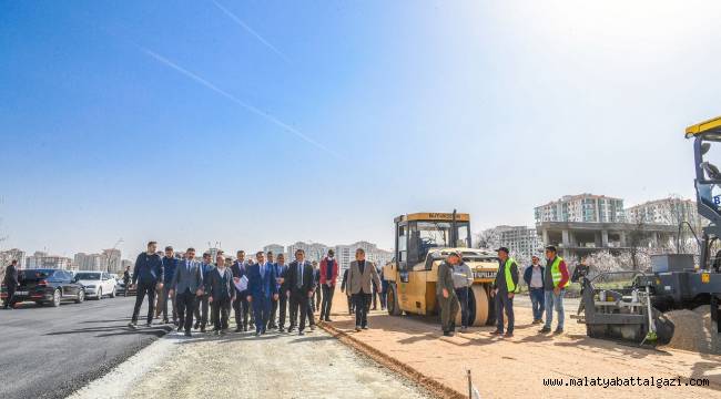 Asfalt Çalışmalarının Yapıldığı 35 Metrelik Yolda İnceleme Yapan Başkan Gürkan,