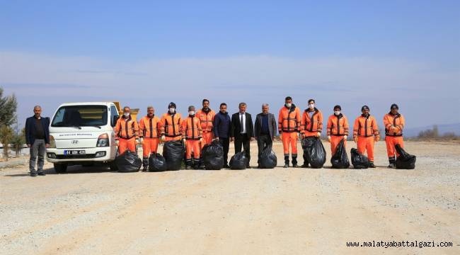 BATTALGAZİ'DEKİ MEZARLIKLARDA RAMAZAN AYI TEMİZLİĞİ