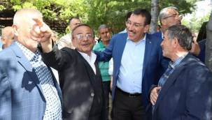 AK Parti MKYK Üyesi ve Malatya Milletvekili Bülent Tüfenkci Darende ilçesini ziyaret ederek vatandaşlarla bir araya geldi.