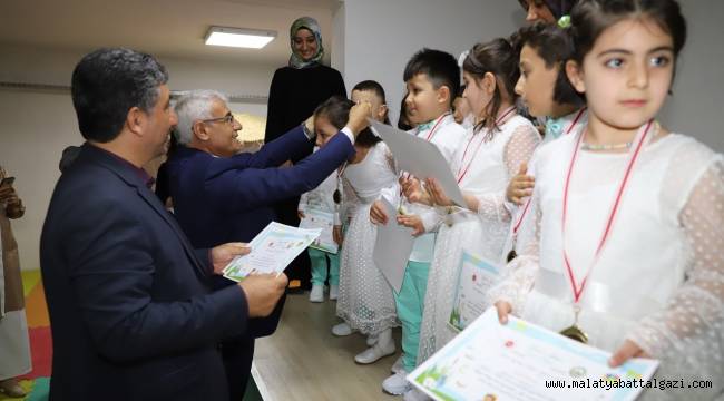BATTALGAZİ BELEDİYE BAŞKANI OSMAN GÜDER, 4-6 YAŞ MİNİK ÖĞRENCİLERİN KUR'AN GEÇİŞ TÖRENİNE KATILDI.
