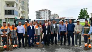 YEŞİLYURT BELEDİYESİ, TEMİZLİK İŞLER MÜDÜRLÜĞÜ ARAÇ FİLOSUNA YOL SÜPÜRME ARACINI DA EKLEDİ