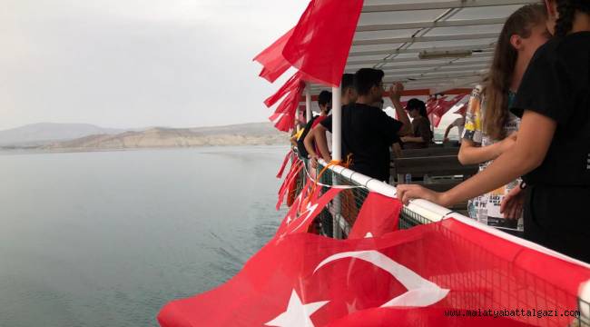 Öğrenciler tekne turu yaptı