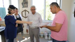 BAŞKAN GÜDER, EL EMEĞİ GÖZ NURU ESERLERİ İNCELEDİ