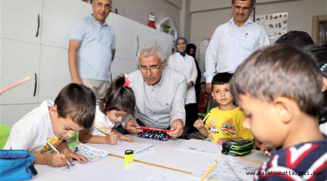 BAŞKAN GÜDER VE KAYMAKAM SAVAR, MİNİK KALPLERLE BULUŞTU