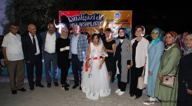 "BATTALGAZİ'DE YAZ AKŞAMLAR" ÖZEL BİR DÜĞÜNE EV SAHİPLİĞİ YAPTI BAŞKAN GÜDER'İN TALİMATIYLA ÖZEL BİREY DİLEK'İN GELİN OLMA HAYALİ GERÇEK OLDU