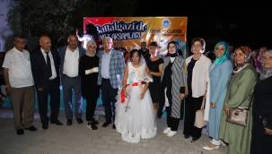 "BATTALGAZİ'DE YAZ AKŞAMLAR" ÖZEL BİR DÜĞÜNE EV SAHİPLİĞİ YAPTI BAŞKAN GÜDER'İN TALİMATIYLA ÖZEL BİREY DİLEK'İN GELİN OLMA HAYALİ GERÇEK OLDU