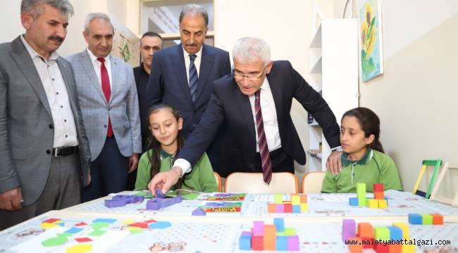 BATTALGAZİ'DEKİ ÖĞRENCİLER TENEFFÜSTE DE ÖĞRENMEYE DEVAM EDECEK