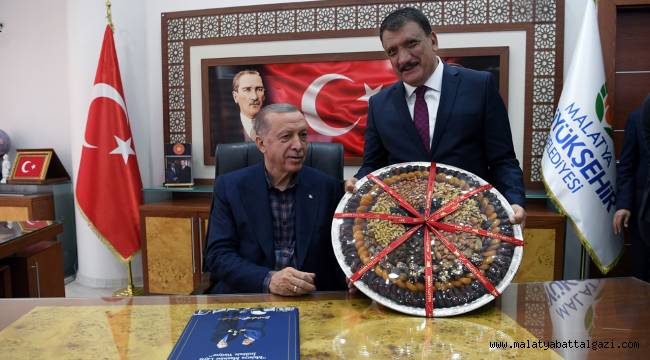 CUMHURBAŞKANI ERDOĞAN BÜYÜKŞEHİR BELEDİYESİNİ ZİYARET ETTİ