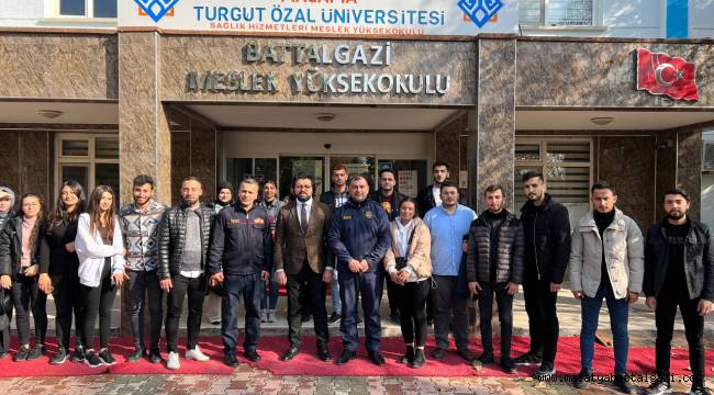 BÜYÜKŞEHİR İTFAİYESİ TARAFINDAN ÜNİVERSİTE ÖĞRENCİLERİNE İTFAİYECİLİK ANLATILDI