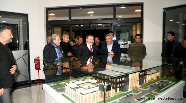 Dünya Kayısı Ticaret Merkezini yerinde inceleyen Prof.Dr. Eroğlu