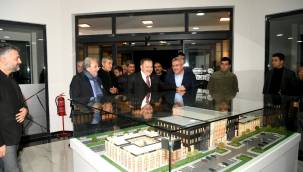 Dünya Kayısı Ticaret Merkezini yerinde inceleyen Prof.Dr. Eroğlu